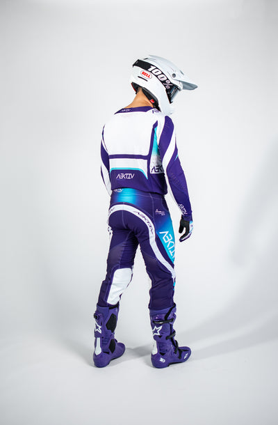 Indigo / Cyan