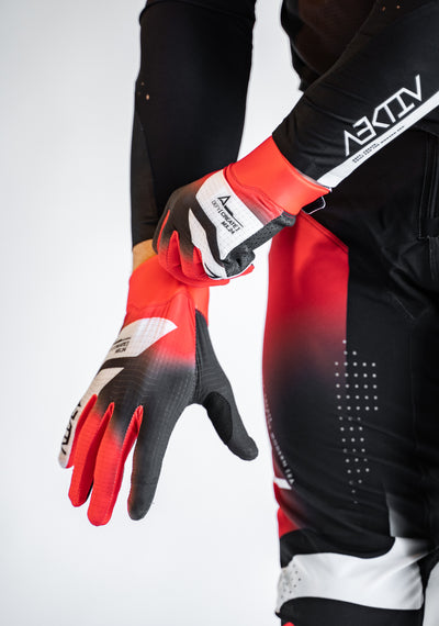 Jet Black / Red