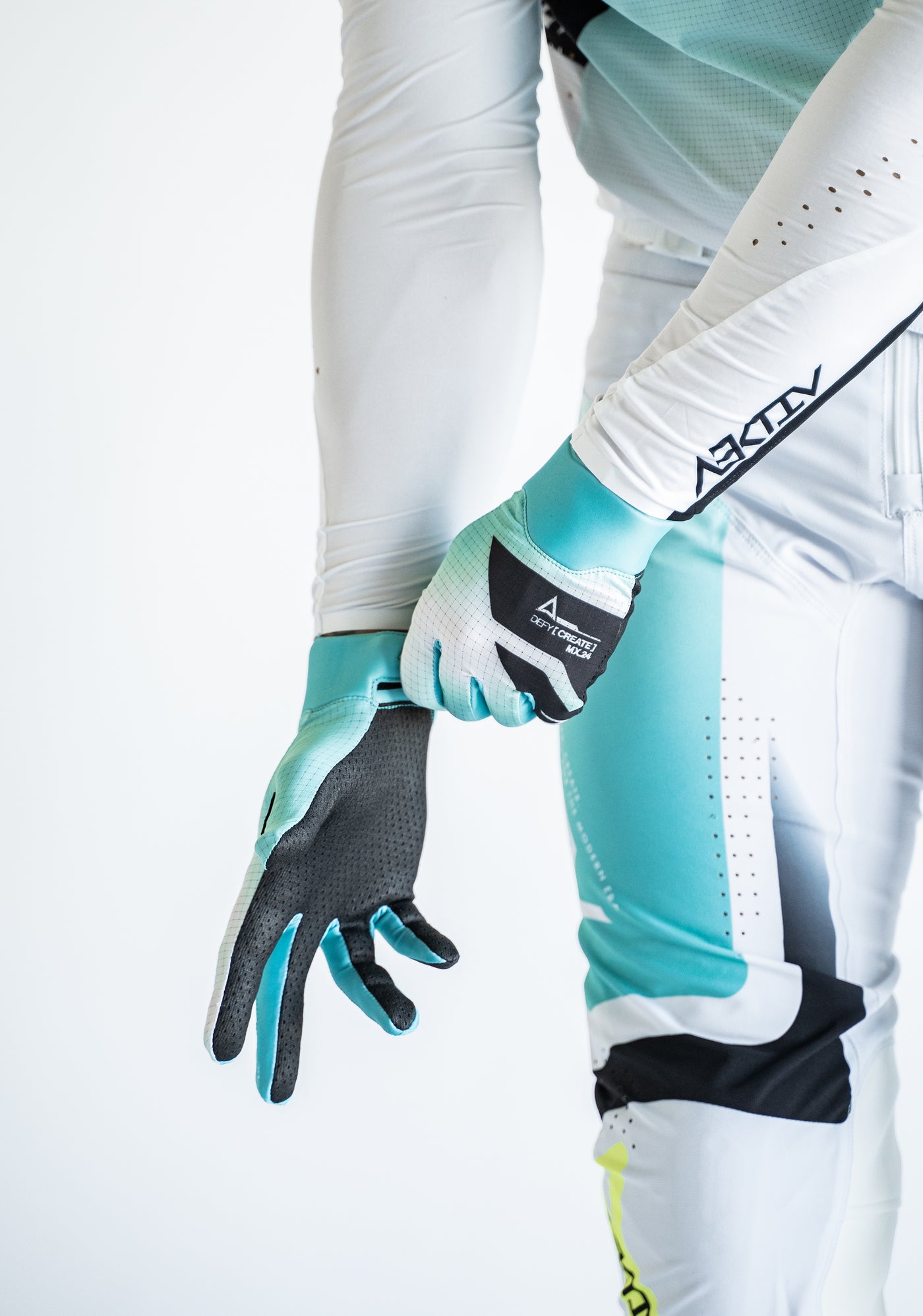 VAPR Cobalt Blue / Neon Gloves