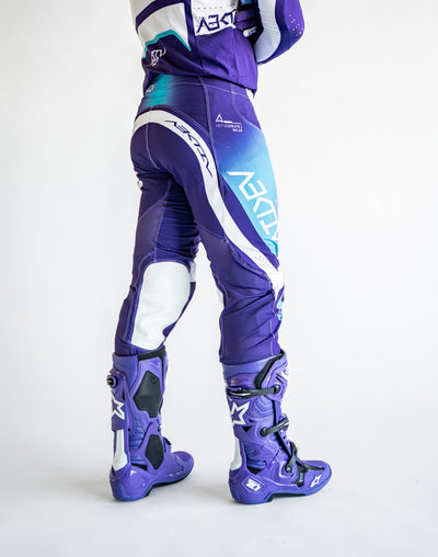 Indigo / Cyan