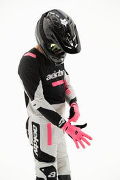 2025.1 Sandstone Pink Glove