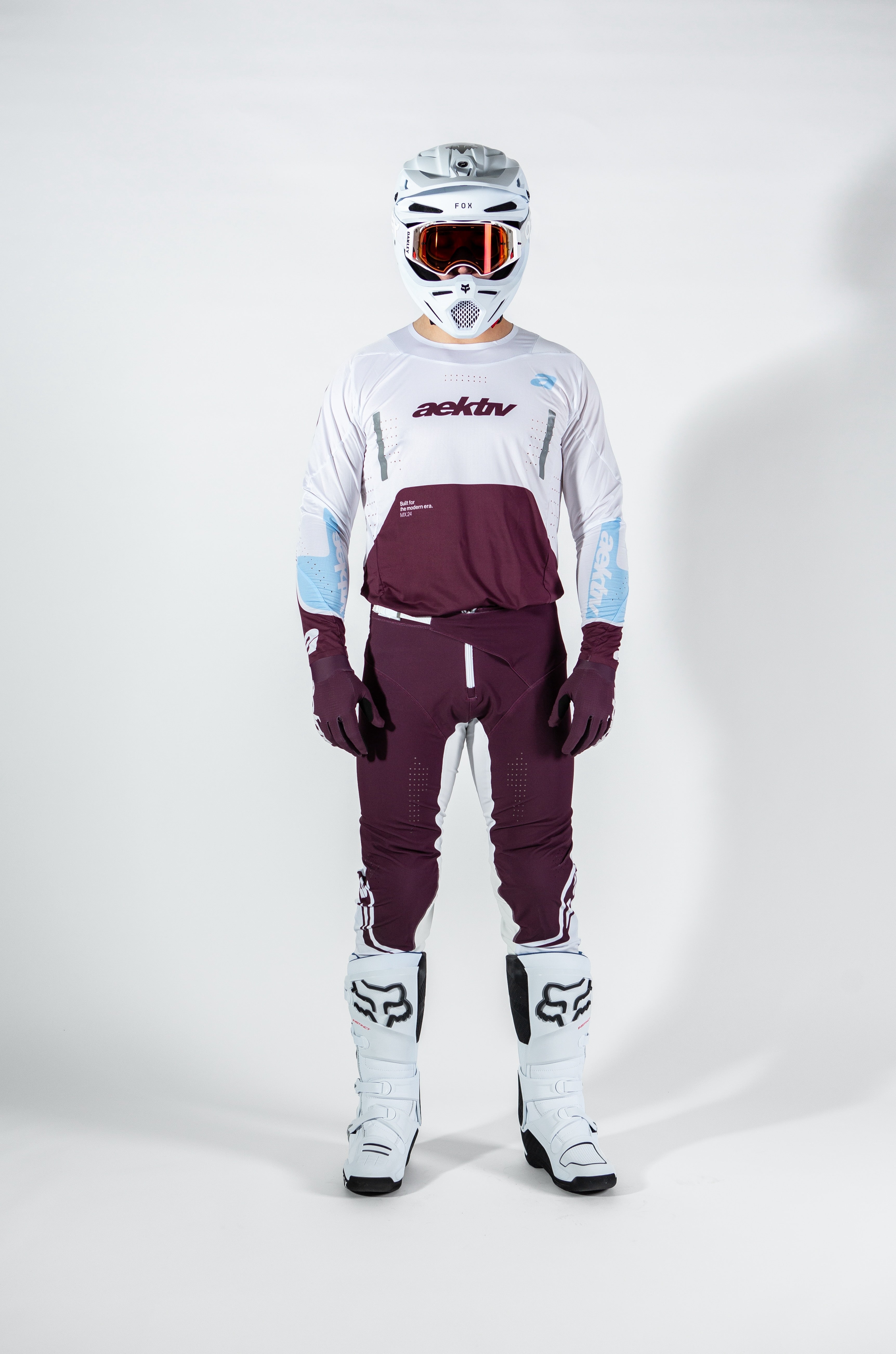 NOVA White / Plum Gloves