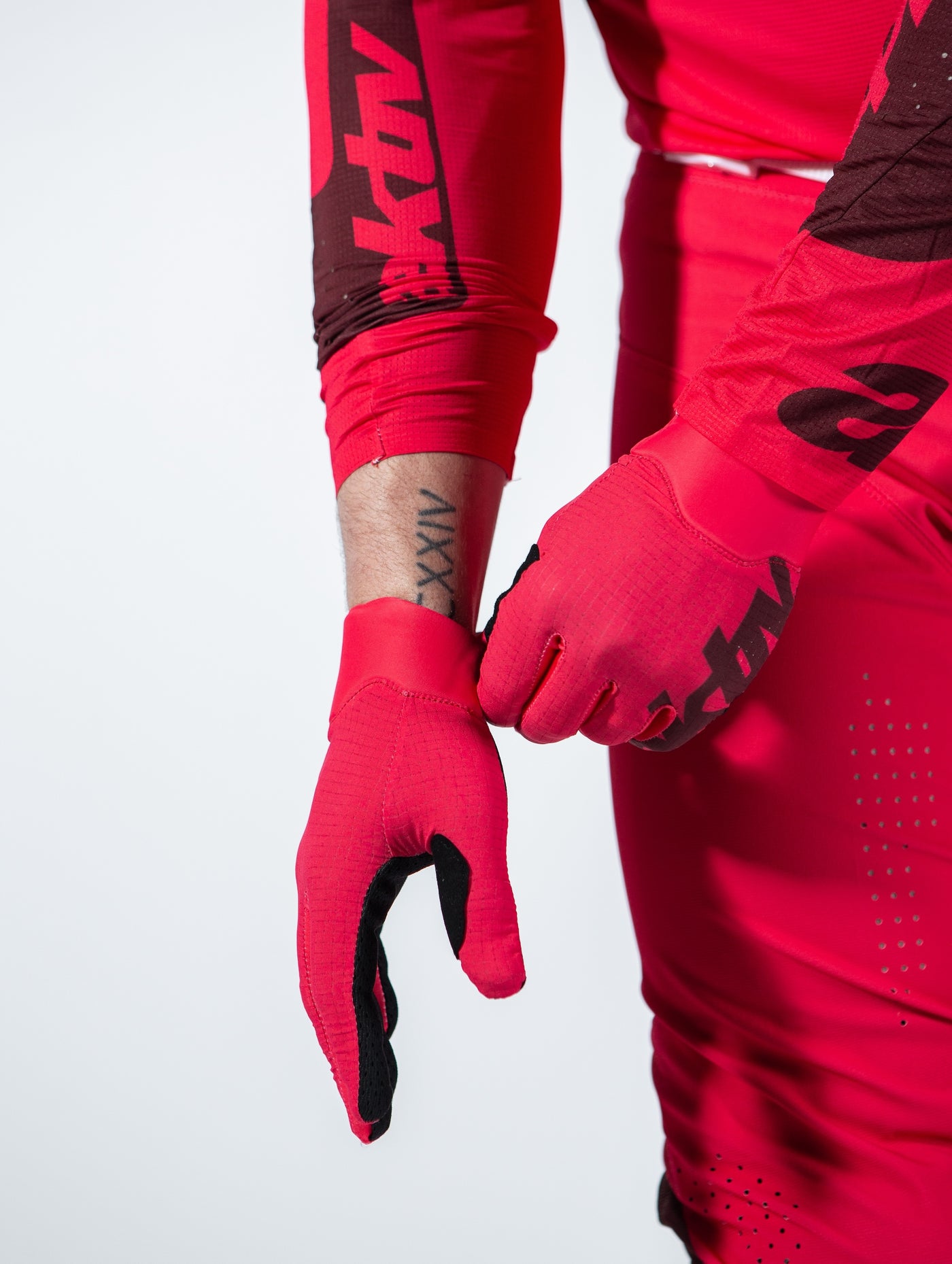 NOVA Strike Red Gloves