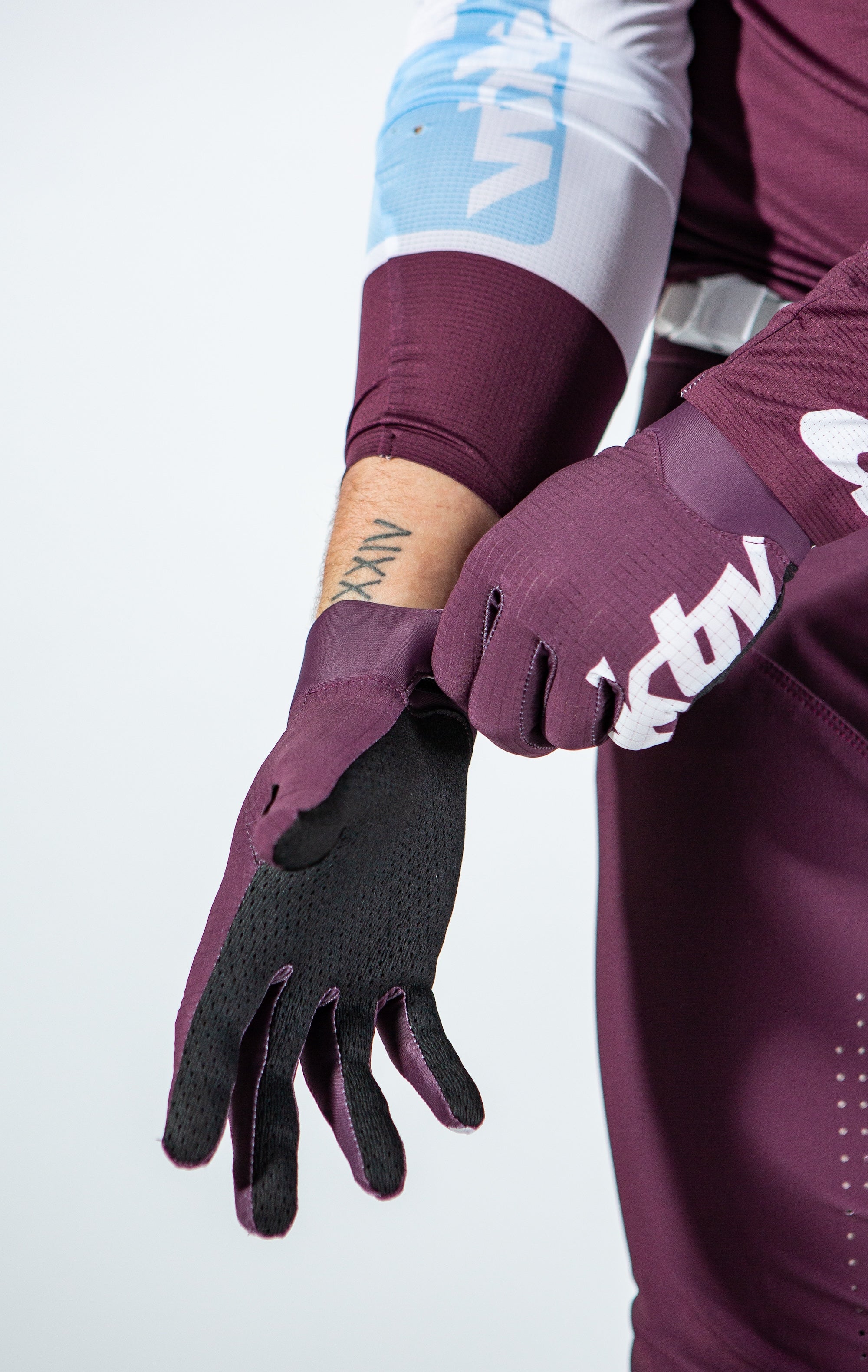 NOVA White / Plum Gloves