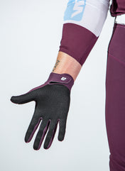 NOVA White / Plum Gloves