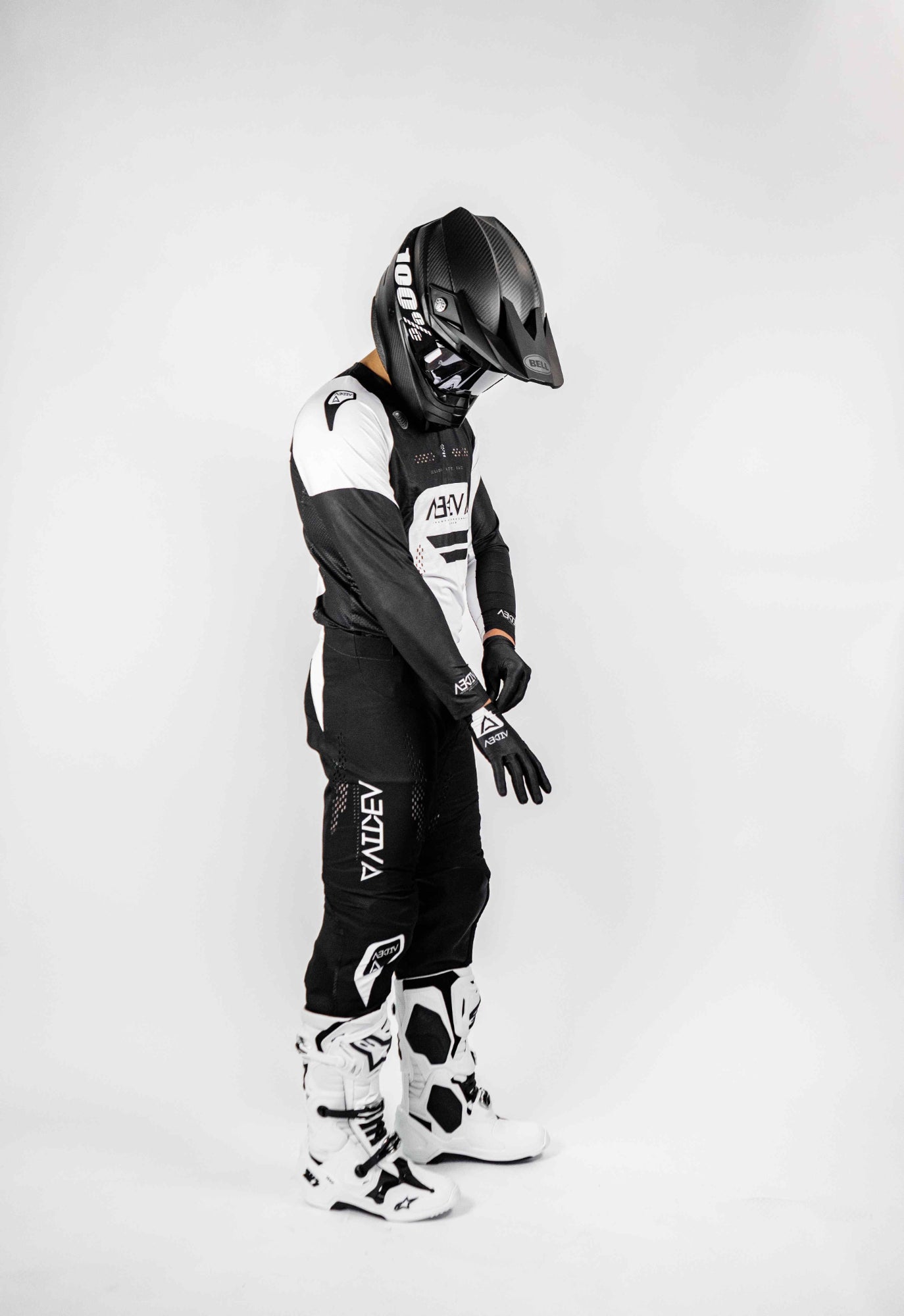 Aurora Electric Black Gloves
