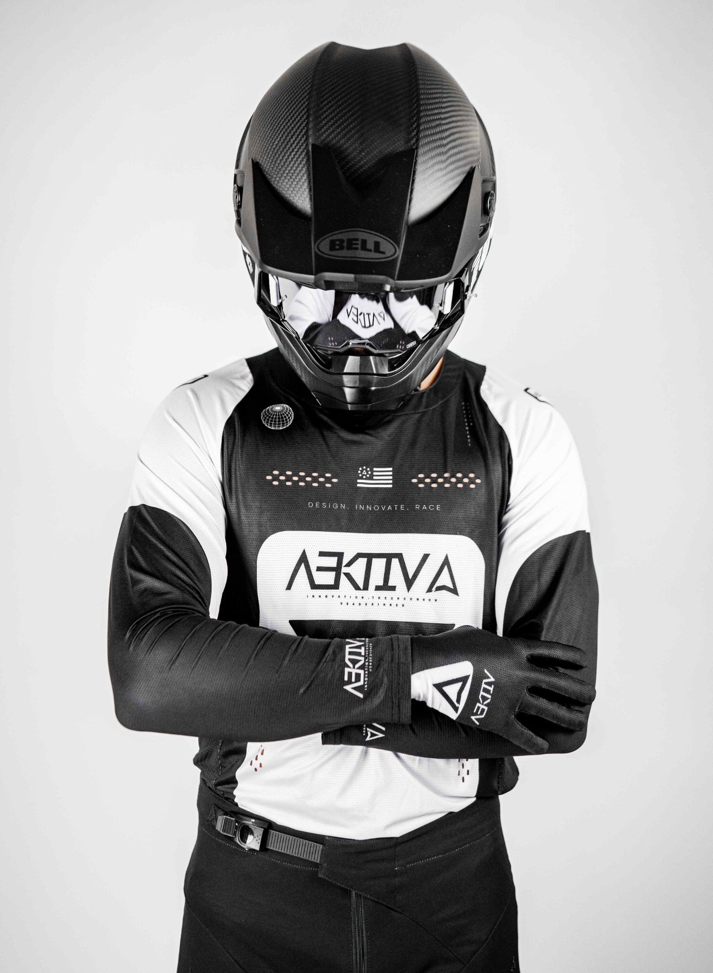 Aurora Electric Black Gloves